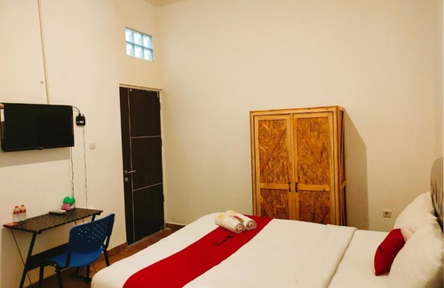 Suko Manunggal Hotel | RedDoorz At Sukomanunggal Surabaya