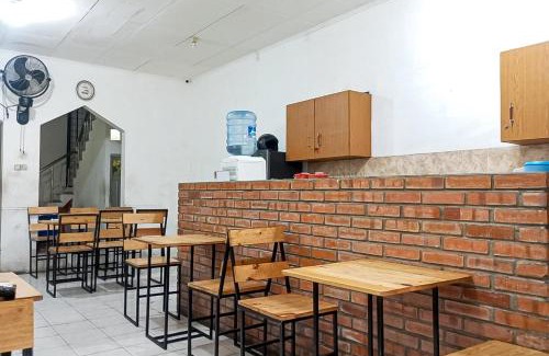 Bogor Tengah Hotel | RedDoorz at Terus Manis Suryakencana