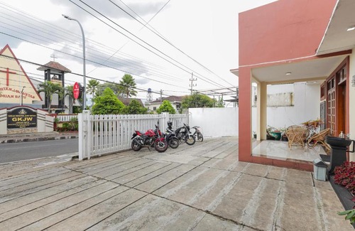 Ngaglik Hotel | RedDoorz at WR Supratman Batu