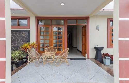 Ngaglik Hotel | RedDoorz at WR Supratman Batu