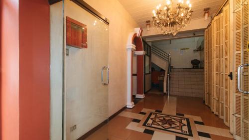 Sampaloc Hotel | RedDoorz @ Caberto Mansion de Manila Condotel