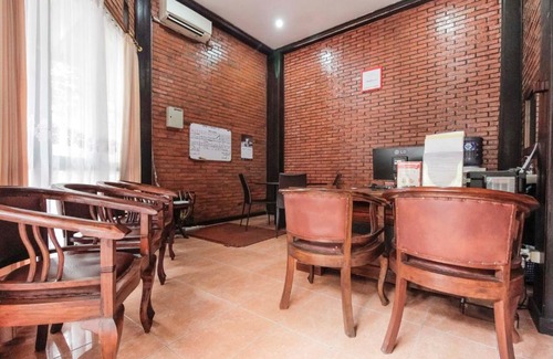 Jakarta House | RedDoorz @ Cilandak Timur