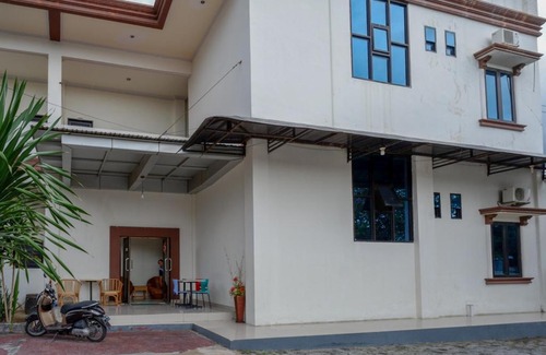 Palu Hotel | RedDoorz @ Hotel Bumi Palupy
