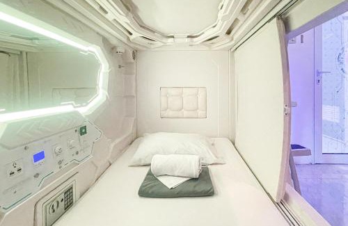 Gambir Hotel | RedDoorz Hotel Capsule at Batu Tulis