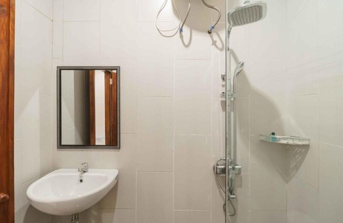 Bengkulu Hotel | RedDoorz @ Hotel Copacobana Bengkulu