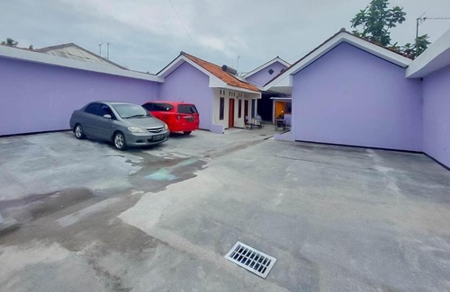 Karawang Hotel | RedDoorz @ Jalan Ahmad Yani