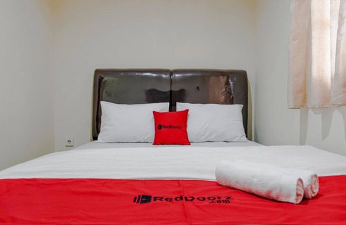 Cideng Hotel | RedDoorz @ Jalan Biak Roxy Jakarta