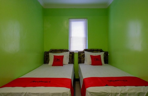 Semarang Hotel | RedDoorz @ Jalan Gatot Subroto Semarang