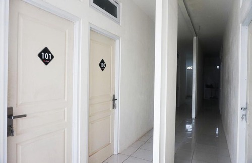 Blitar Hotel | RedDoorz @ Jalan Tanjung Blitar