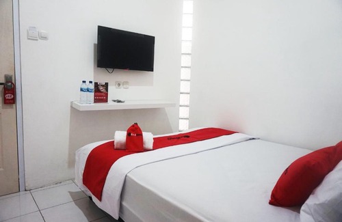 Blitar Hotel | RedDoorz @ Jalan Tanjung Blitar
