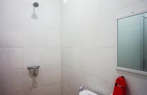 Blitar Hotel | RedDoorz @ Jalan Tanjung Blitar