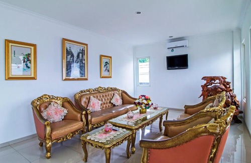 East Jakarta House | RedDoorz @ Jatiwaringin
