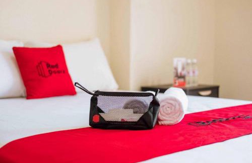 West Cirebon Hotel | RedDoorz @ Kings Hotel near CSB Mall