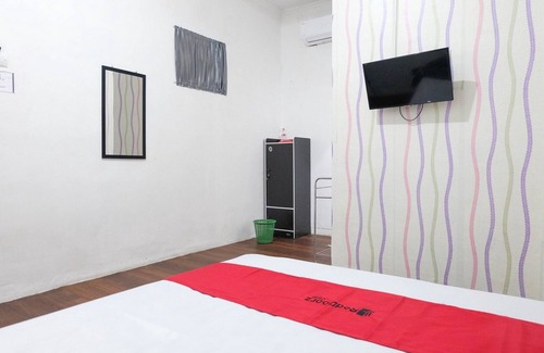 West Semarang Hotel | RedDoorz near Ahmad Yani Airport 3
