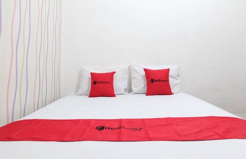 West Semarang Hotel | RedDoorz near Ahmad Yani Airport 3