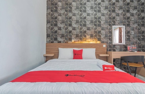 Garut Hotel | RedDoorz near Alun-Alun Garut