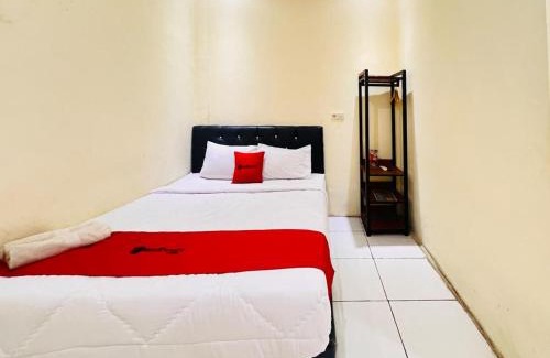 Sidoarjo Hotel | RedDoorz near Alun Alun Sidoarjo