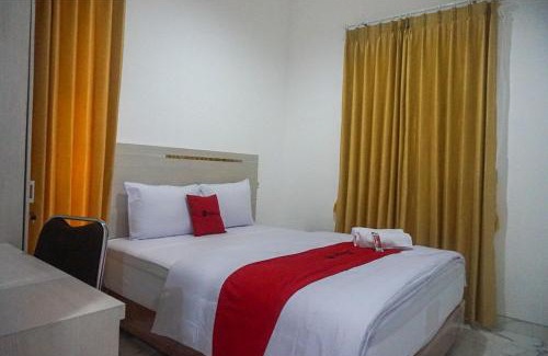 Genitri Hotel | RedDoorz near Araya Family Club House