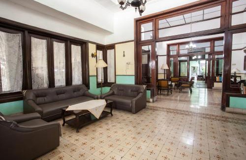 Klojen House | RedDoorz near Balai Kota Malang