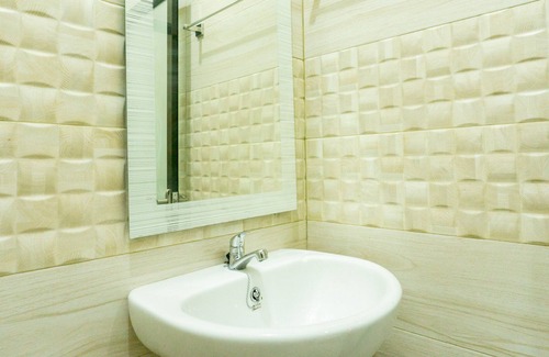 Ngawi Hotel | RedDoorz near Benteng Van Den Bosch