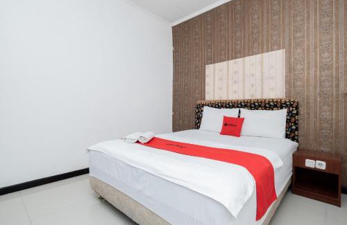 Suko Manunggal House | RedDoorz near Bukit Darmo Golf