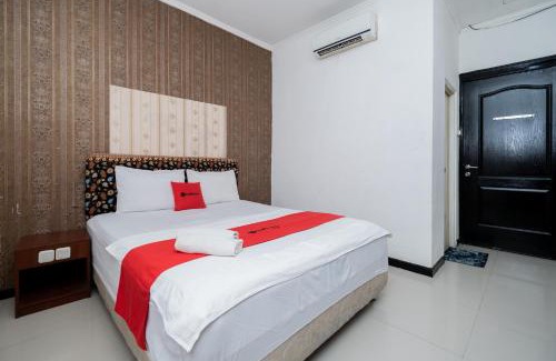 Suko Manunggal House | RedDoorz near Bukit Darmo Golf