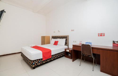 Suko Manunggal House | RedDoorz near Bukit Darmo Golf
