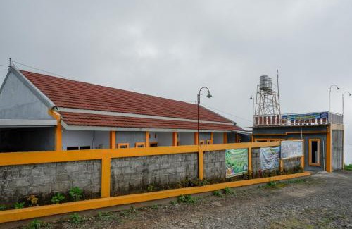 Hargomulyo Hotel | RedDoorz near Candi Cetho Karanganyar