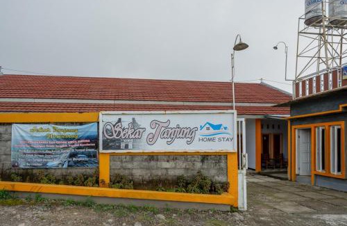 Hargomulyo Hotel | RedDoorz near Candi Cetho Karanganyar