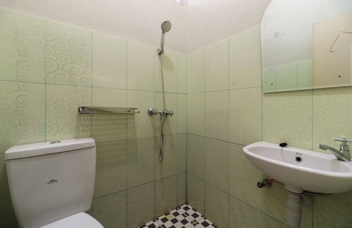 Karawang Hotel | RedDoorz near Cikampek Mall Karawang