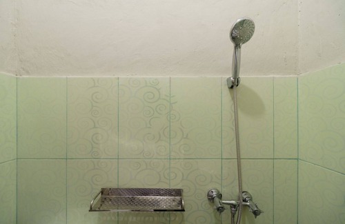 Karawang Hotel | RedDoorz near Cikampek Mall Karawang