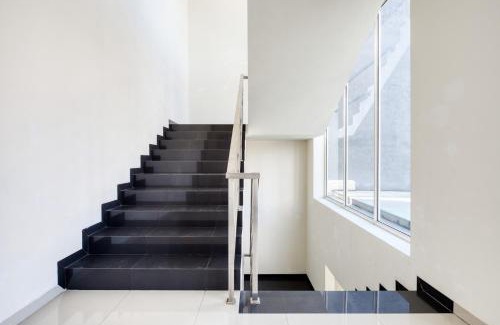 Surabaya House | RedDoorz near Ciputra World 3