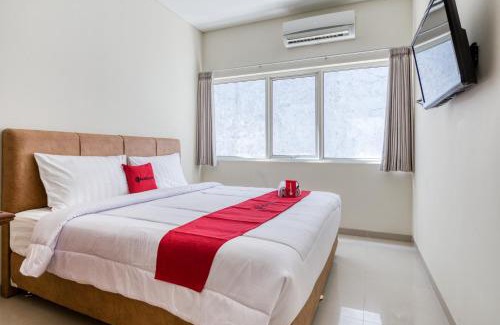 Surabaya House | RedDoorz near Ciputra World 3