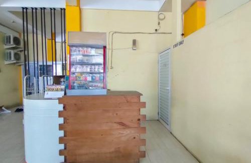 Waru Hotel | RedDoorz near City of Tomorrow Mall Surabaya