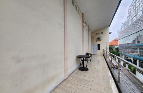 Waru Hotel | RedDoorz near City of Tomorrow Mall Surabaya
