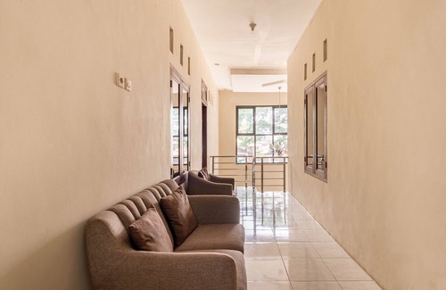 Beji Hotel | RedDoorz near Dino Park