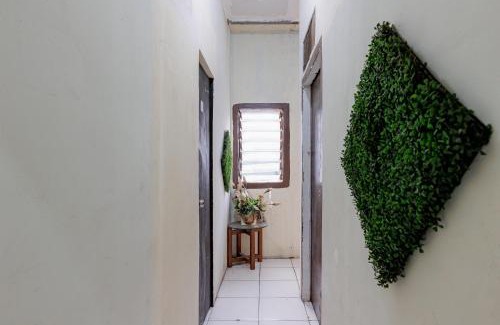 Tanjung Duren Utara Hotel | RedDoorz near Esa Unggul University Jakarta Campus