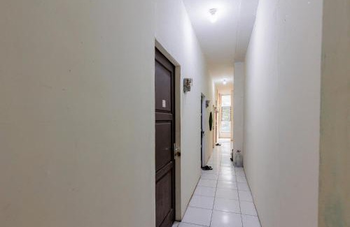 Tanjung Duren Utara Hotel | RedDoorz near Esa Unggul University Jakarta Campus