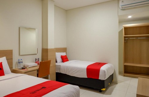 Semarang Hotel | RedDoorz near Exit Tol Banyumanik 2