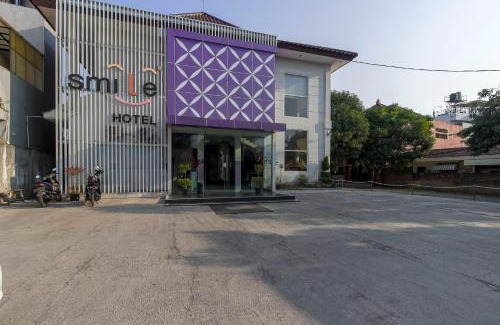 West Cirebon Hotel | RedDoorz near Goa Sunyaragi