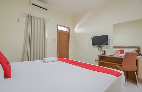 Cileunyi House | RedDoorz near IPDN 2