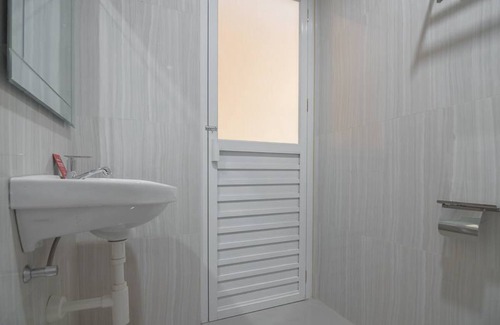 Samarinda Hotel | RedDoorz near Islamic Center Samarinda
