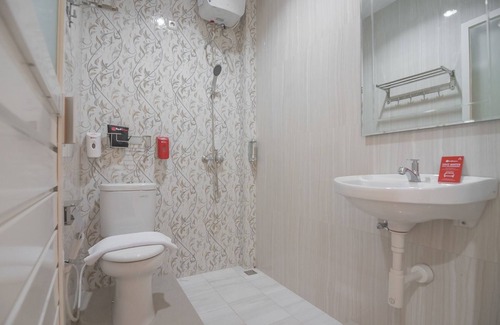 Samarinda Hotel | RedDoorz near Islamic Center Samarinda