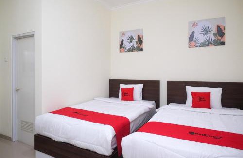 Semarang Hotel | RedDoorz near Kawasan Bandara Ahmad Yani Semarang 2
