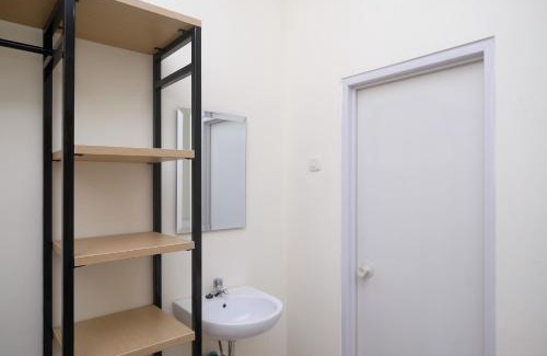 Semarang Hotel | RedDoorz near Kawasan Bandara Ahmad Yani Semarang 2