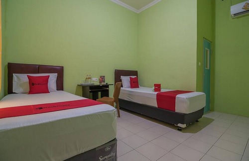 Purwokerto Hotel | RedDoorz near Kampus UMP Purwokerto