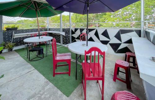Karawang Hotel | RedDoorz Near Karawang Central Plaza