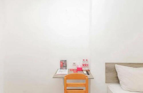 Surabaya Hotel | RedDoorz near Kaza Mall Surabaya