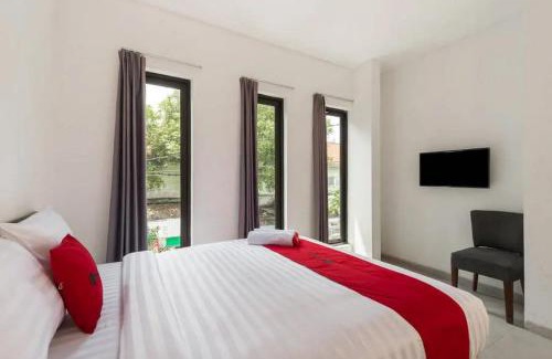 Surabaya Hotel | RedDoorz near Kaza Mall Surabaya