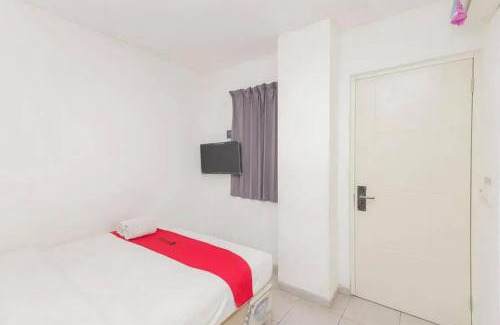 Surabaya Hotel | RedDoorz near Kaza Mall Surabaya